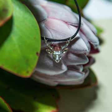 She brought out the animal in him (Pendant)