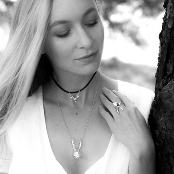 She brought out the animal in him (Pendant)