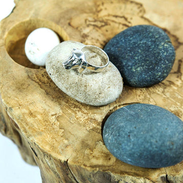 She had him wrapped around her finger (Ring)