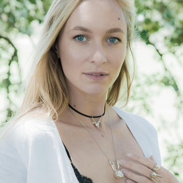 She brought out the animal in him (Pendant)