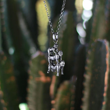 They had each other’s back (Pendant)