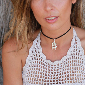 They had each other’s back (Pendant)