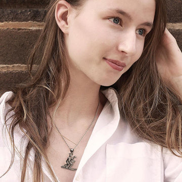 He loved skiing with the love of his life (Pendant)