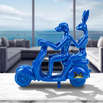 Happy mini vespa riders (Resin Sculpture)