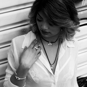 She had him wrapped around her finger (Ring)