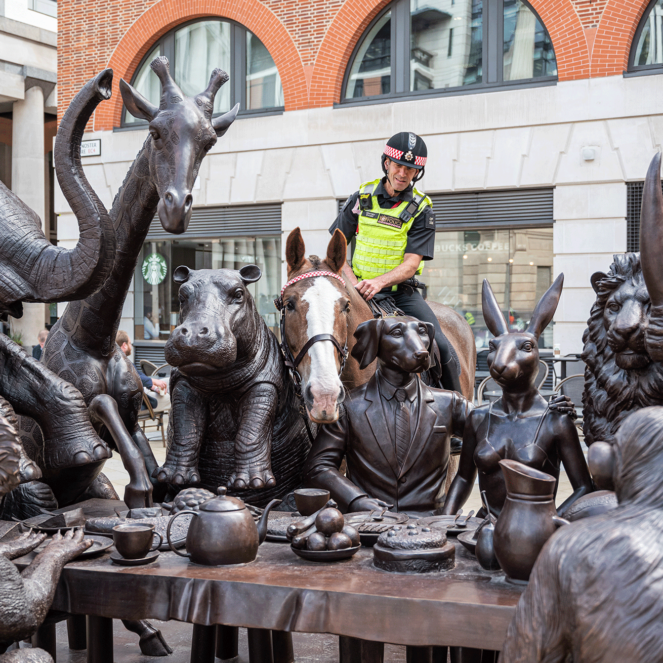 Where to find wild animal statues in London? (16 locations of