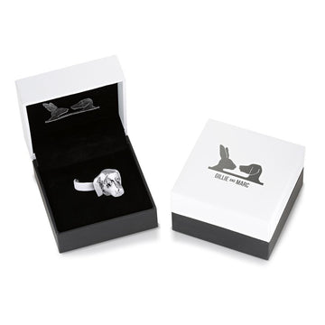 She had him wrapped around her finger (Ring)